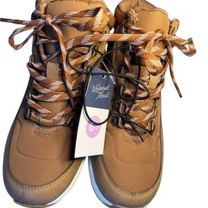 Women’s Lace Up Boots Tan Winter Water Proof New with Tags